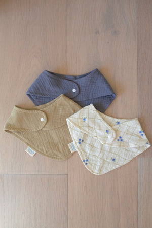 Soft Bibs – Bandana Blueberries