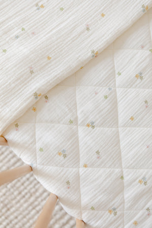 Soft Quilt Blanket – Daisies