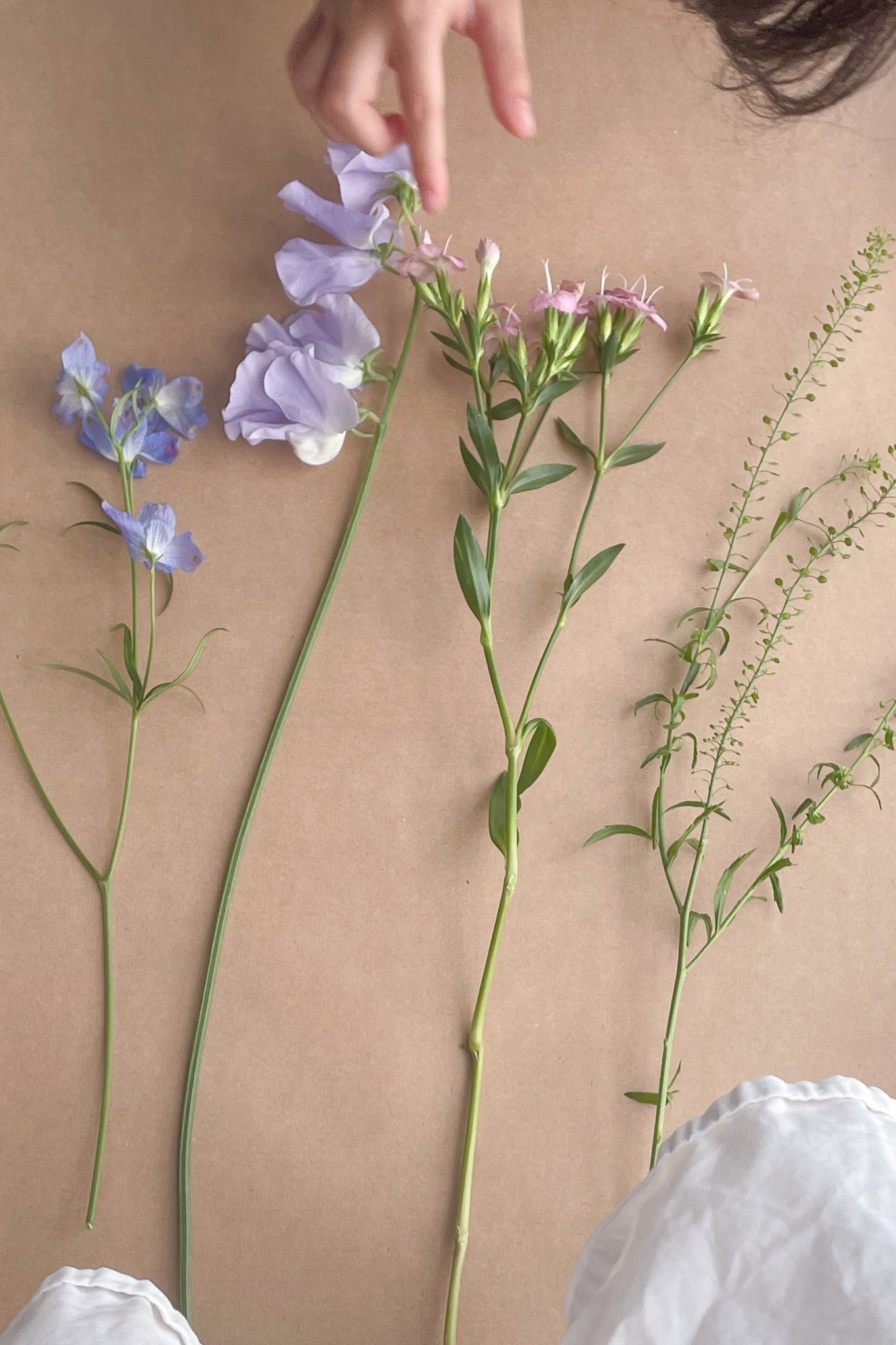 [Pre-order] Soft Blooms in Vase - Vanilla